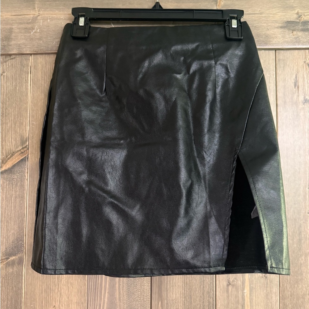 Lulu's Sleek Black Faux Leather Pencil Skirt